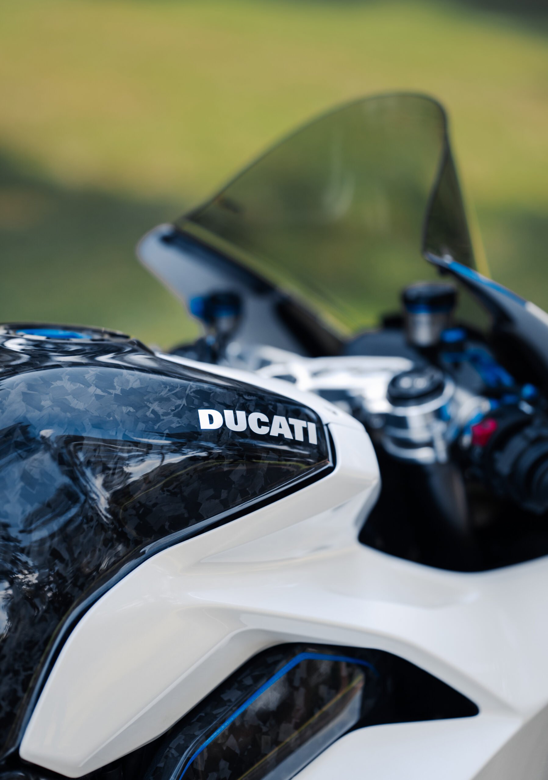 Brett Parkers beautifully build Panigale Corse, with Product Racing titanium